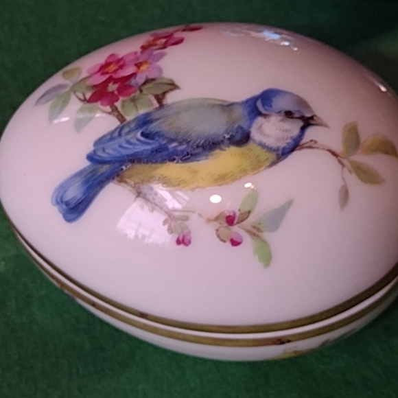 Limoges Egg Very Vintage Castel
